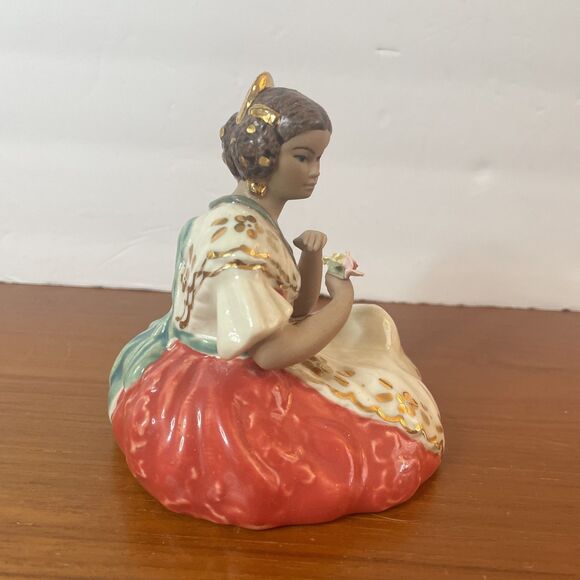 Vintage 1960 Arman Fallera Spanish Lady Porcelain Made in Spain Figurine 4.5 x 5 - Picture 6 of 8